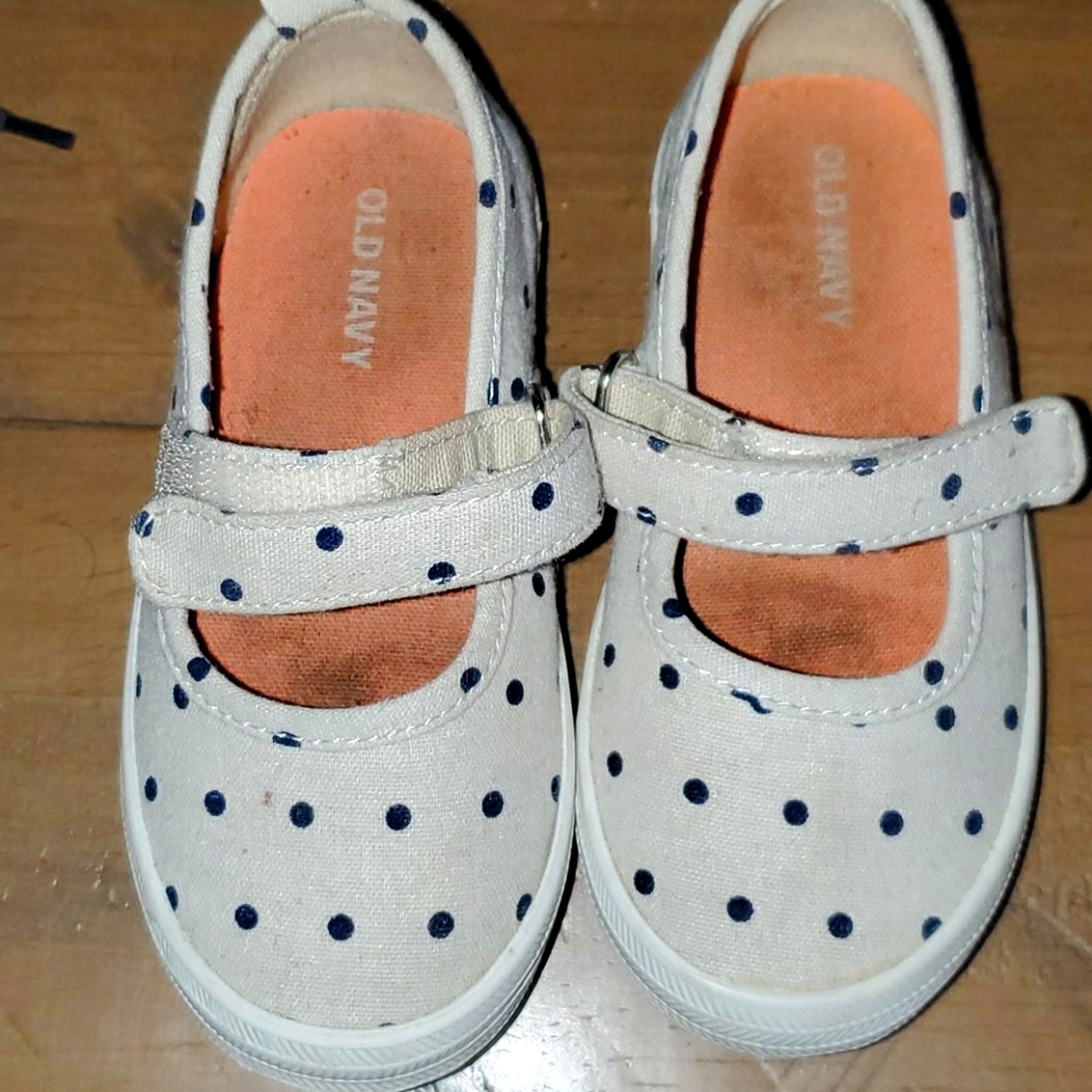 Old Navy tan polka dots flashing. size 6